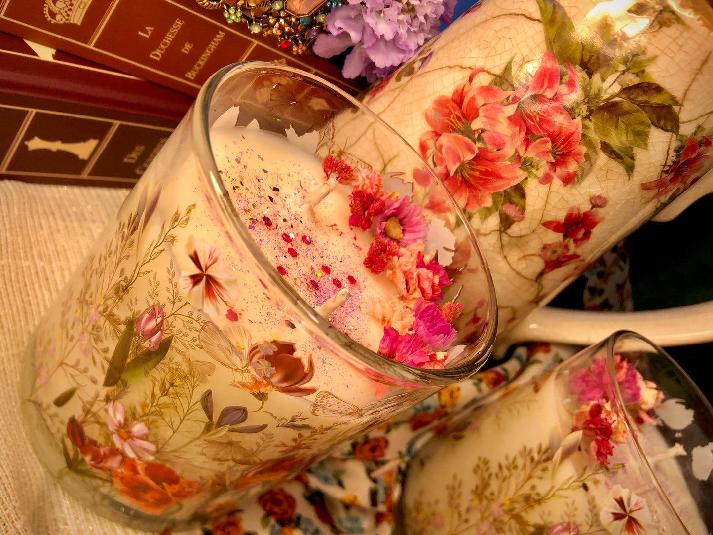 Bougie verre fleuri "Agrumes, Pivoine, Beurre d'iris"